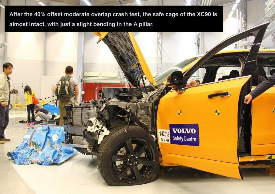 2015_Volvo_XC90_Crash_Car_1