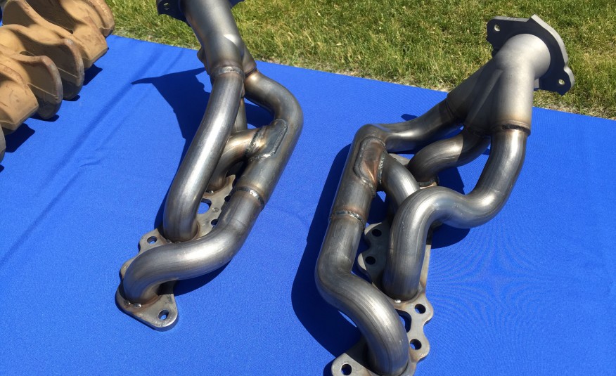 2016_Ford_Shelby_GT350_Mustang_V8_Exhaust_Manifold